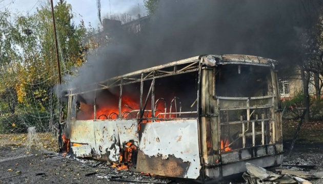 Росія вдарила по двох автобусах у Краматорську: кількість загиблих зросла до 33, поранених 18