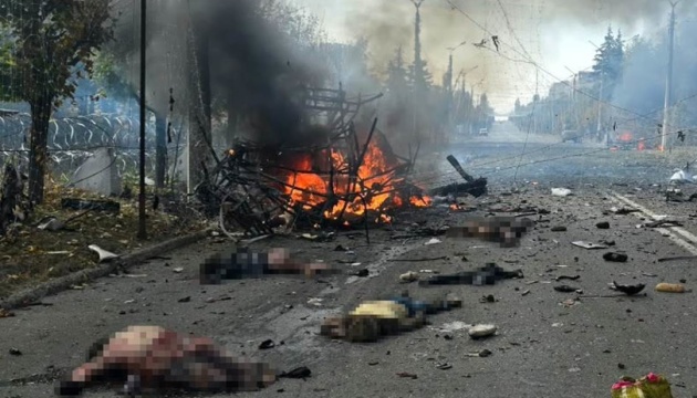 L’armée russe a largué une bombe aérienne guidée sur deux bus à Kramatorsk, tuant au moins trente civils 