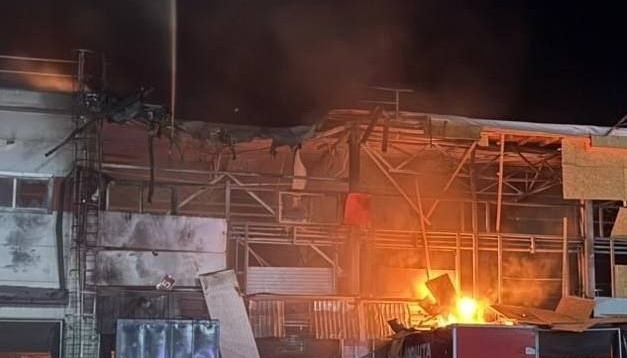 На Дніпропетровщині ворог із вечора атакував п’ять районів, пошкоджені склад та інфраструктура