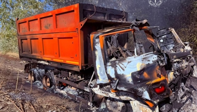 Росіяни атакували дроном вантажівку сільгосппідприємства на Харківщині, водій загинув
