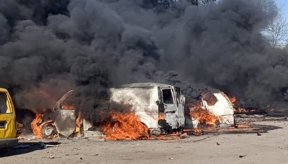 Росіяни вдарили по Павлограду: є поранений, горять автівки