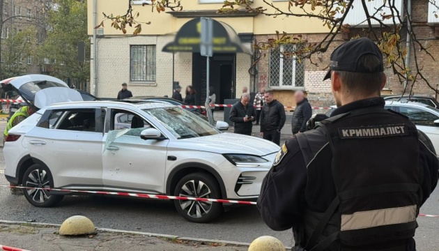 У Києві вибухнув електрокар, поранений водій