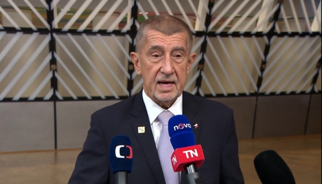Бабіш обурився, що Трамп «нормально розмовляє» з Путіним, а європейці повністю відсторонені