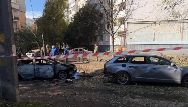 У Кропивницькому ліквідовують наслідки російського обстрілу