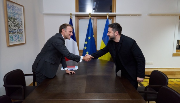 Зеленський та Макрон обговорили шляхи протидії ворожим повітряним атакам