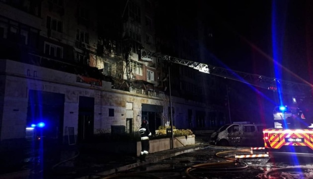 В Умані внаслідок падіння дрона на багатоповерхівку виникла пожежа, відомо про п'ятьох потерпілих