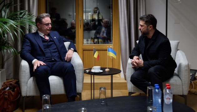 Zelensky y el primer ministro belga abordan el envío de más aviones de combate F-16 y municiones