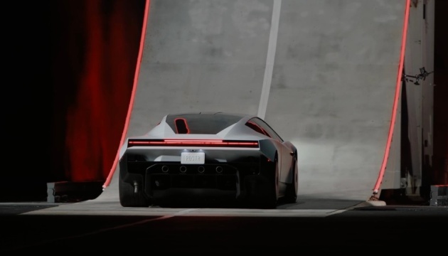 Tesla презентувала літаючий електрокар Roadster