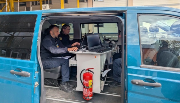 На Закарпатті протестували перший в Україні мобільний пункт оформлення вантажів на випадок блекаутів