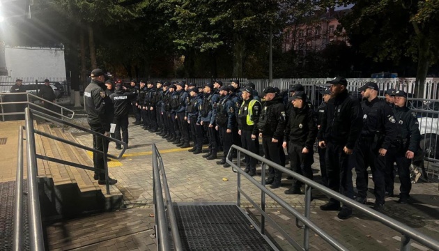 У Луцьку через проблеми з електропостачанням ввели нічні чергування поліції й Нацгвардії