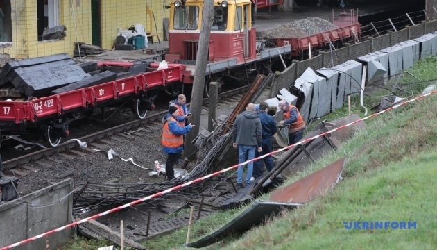 露軍攻撃で損傷したキーウの地下鉄駅「チェルニヒウシカ」の利用再開時期は現時点で不明