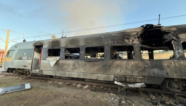 La reconstruction du réseau ferroviaire ukrainien endommagé par des frappes russes coûtera au moins 1,9 milliard d'euros
