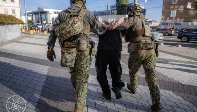 СБУ затримала 18-річного жителя Одеси за підозрою у коригуванні ударів РФ та підготовці теракту