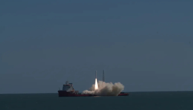 Китай запустив у космос перший у світі супутник спостереження із низьким нахилом
