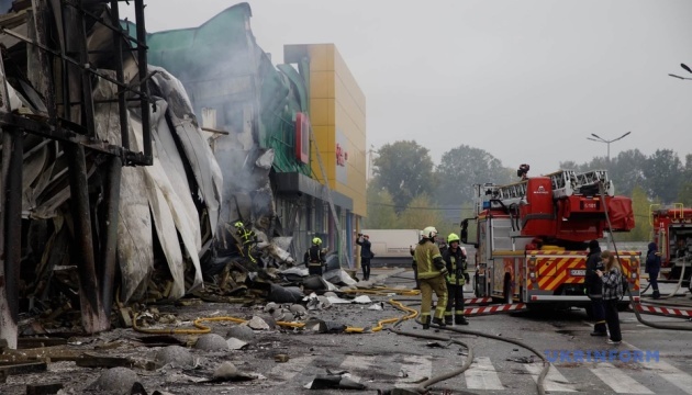У Києві пошкоджений ТРЦ Retail Park Почайна через російський удар