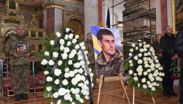 У Луцьку попрощалися з колишнім гравцем футбольної збірної та воїном-десантником Романом Максимюком