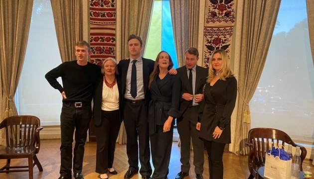 Гуманітарна допомога нагадує українцям, що про них не забули - британська волонтерка