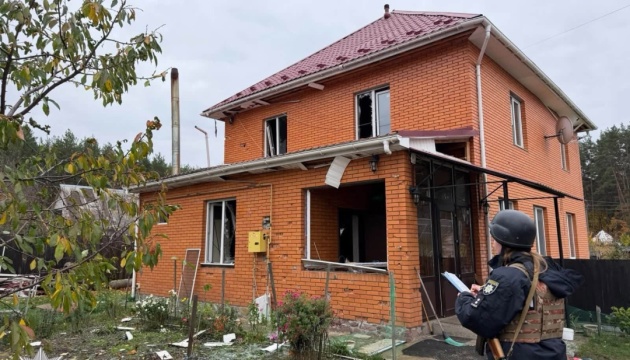 На Київщині через російську атаку постраждала людина, пошкоджені будинки