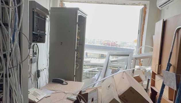 У Києві росіяни пошкодили один з офісів ДТЕК