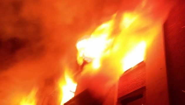 Ворог з вечора понад 10 разів обстріляв Дніпропетровщину - пошкоджений гуртожиток та інфраструктура