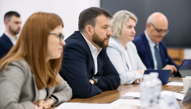 Мінсоцполітики та УВКБ ООН обговорили підтримку українців в Україні та за кордоном
