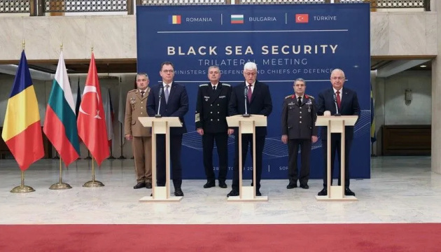Туреччина не відкриє для військових кораблів свої протоки, доки йде війна проти України
