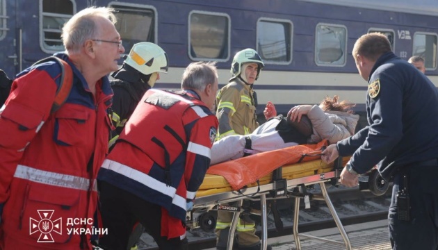 露軍のドニプロの鉄道駅への攻撃、死者１３名、負傷者１０名＝ゼレンシキー宇大統領