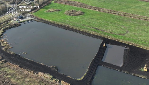 На Хмельниччині підприємця підозрюють у незаконному видобутку торфу, збитки перевищують ₴140 мільйонів