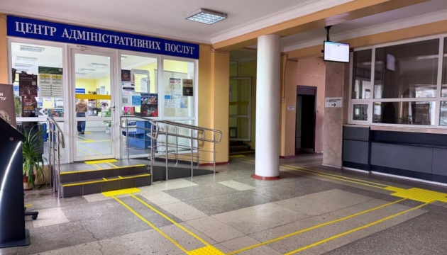 На Кіровоградщині облаштували безбар’єрний ЦНАП для відвідувачів із порушеннями зору